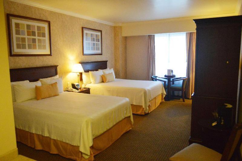 Best Western Plus Nuevo Laredo Inn & Suites Pokój zdjęcie