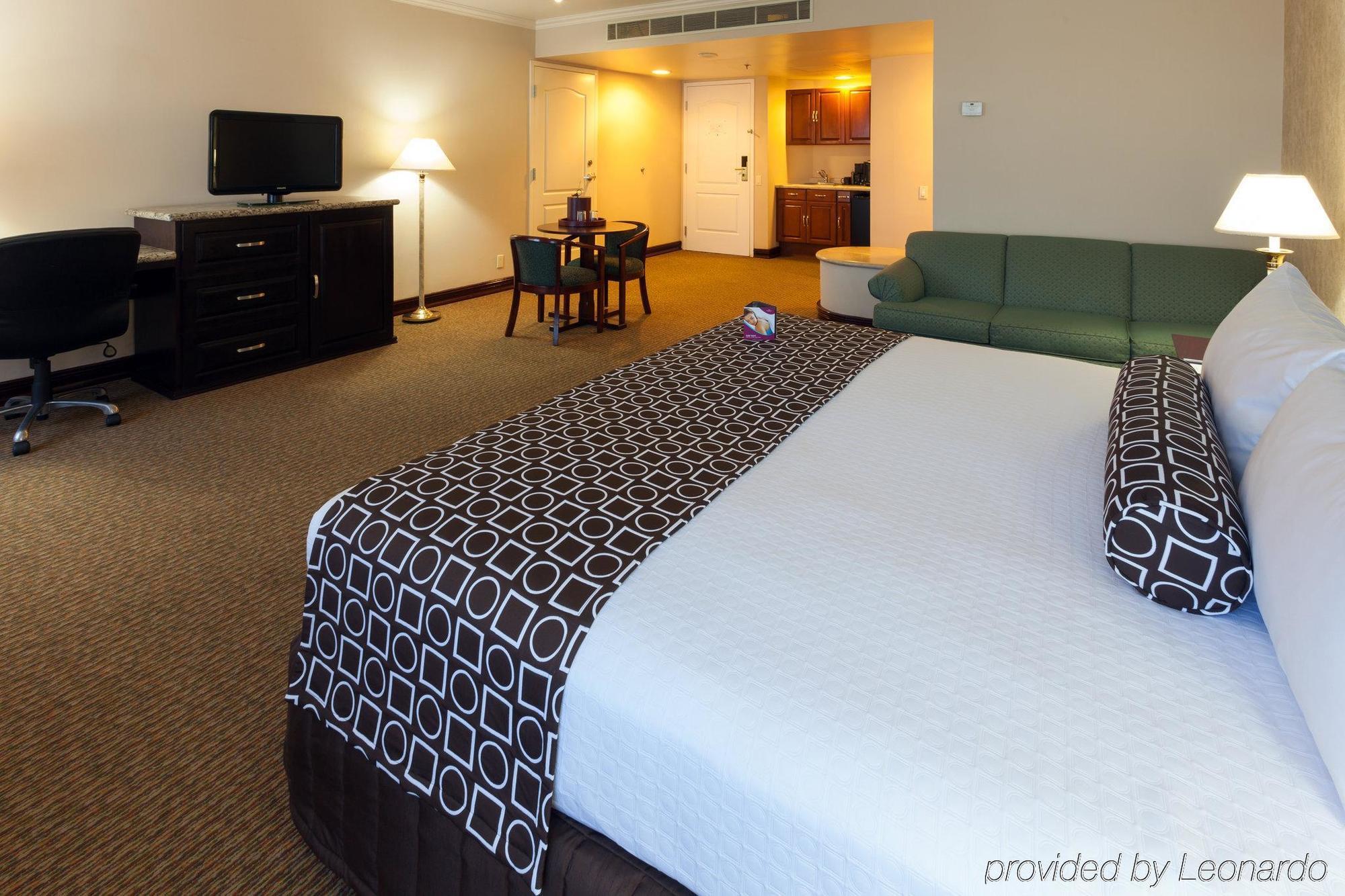 Best Western Plus Nuevo Laredo Inn & Suites Zewnętrze zdjęcie